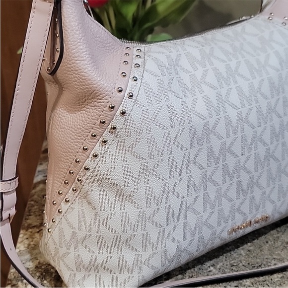 EUC Michael Kors Aria Studded Zip crossbody/shoulder strap corner piping missing - Picture 4 of 11